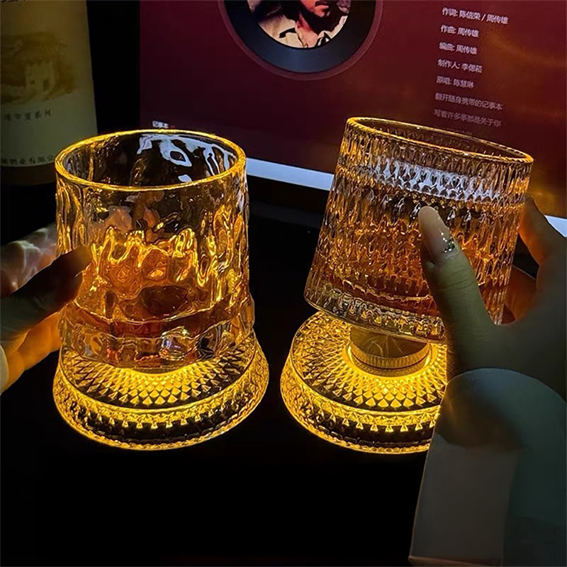 360 °   LEDライト付き回転式ウイスキーグラス、回転 - Old Fashioned Glass のレビューと価格